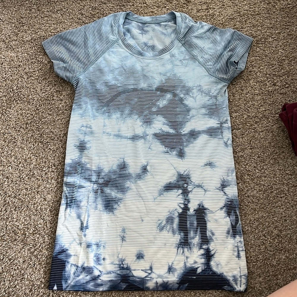 Lululemon swiftly tshirt